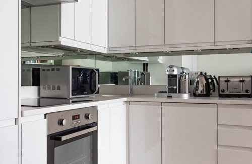 Colville Apartment | Arundel Gardens - Two Bedroom Apartment, Sleeps 5