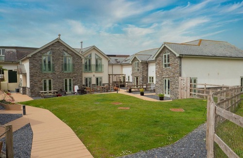 Widemouth Bay Cottage | Atlantic Air - sleeps 6 guests in 3 bedrooms