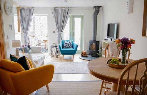Widemouth Bay Cottage | Atlantic Air - sleeps 6 guests in 3 bedrooms