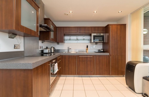 Docklands Apartment | Austin David Apartments - New Island