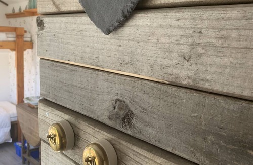 Sittingbourne Cabin | Authentic 1940's themed wooden cabin.