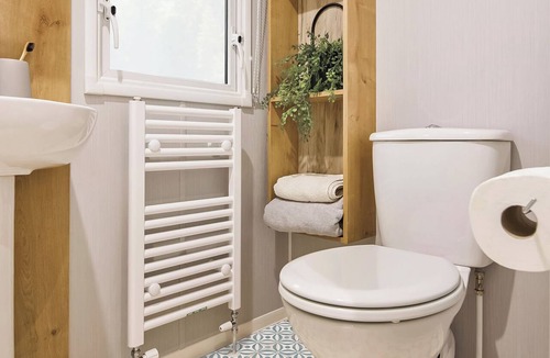 Swarland Ski Chalet | Autograph Junior Lodge 3 Bed Caravan with Hot Tub