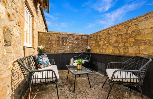 Adderstone House | Bamburgh - Sleeps 8 - Dogs Stay Free - Enclosed Garden - Off Road Parking