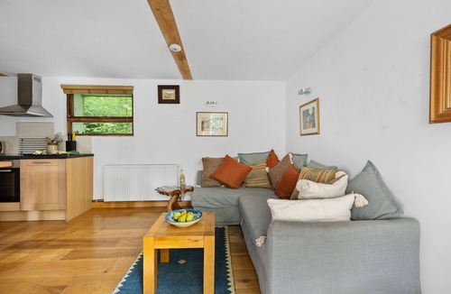Dittisham Cottage | Barberry Brook at Fingals - sleeps 2 guests in 1 bedroom