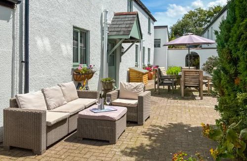 Brazzacott House | Barfield's Cherry Tree Cottage