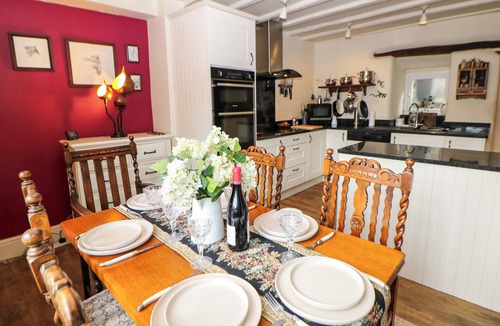 Castleton Cottage | BARGATE COTTAGE, family friendly in Castleton, Peak District
