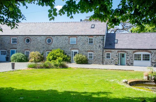 Bryngwran House | Barn Conversion I Family Get Away I Large Groups