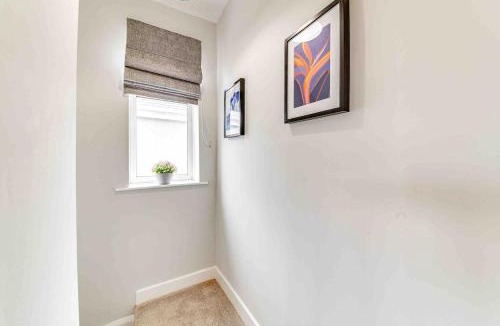 Thurnscoe House | Barnsley Stay, Work Trips, Contractors, Sleeps 7 & Parking