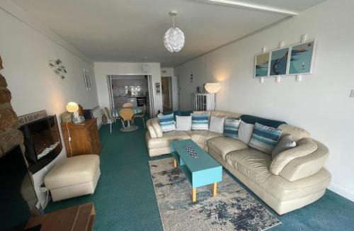 Benllech Apartment | Barracuda, Beachside Apartment