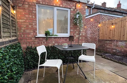 Warwick House | Basement Game Room & Workspace Two Spacious Bedrooms Close to Train Station