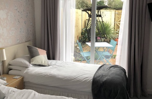 Basingstoke Bed & Breakfast | Basingstoke En Suite Room in Garden Annex