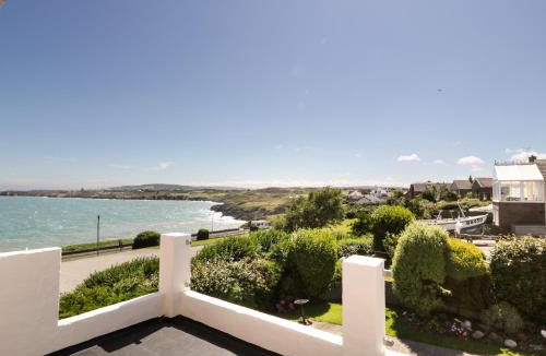 Amlwch House | Bay Lodge