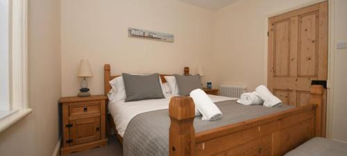 Muston House | Bayview Cottage