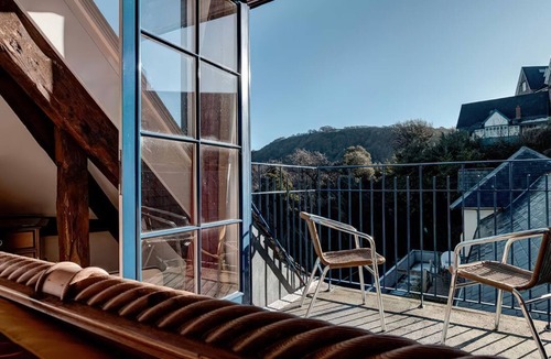 Lynton Apartment | Bayview Tower, Lynton