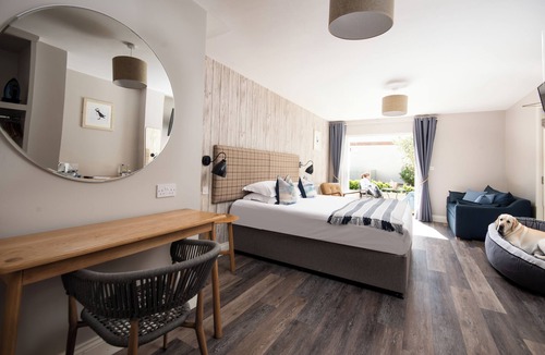 Seahouses Hotel | Beach House Hotel