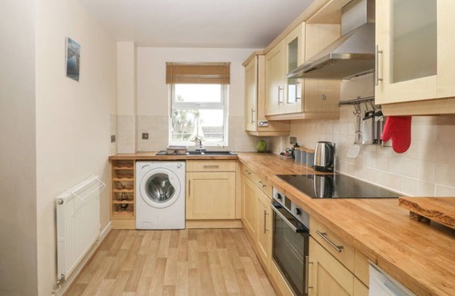 Tyn-y-Gongl Apartment | Beach View, Benllech