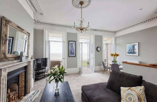 Ramsgate Apartment | Beach View- Charming, central, sea views, balcony