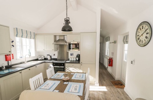 Filey Cabin | BEACH WALK, pet friendly, luxury holiday cottage, with pool in Filey