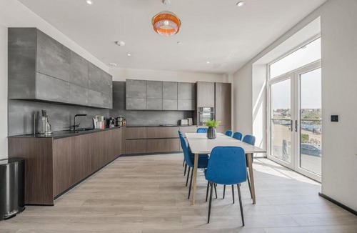 Barry Apartment | Beachfront 2-Bed Apartment on Barry Island