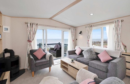 Cockburnspath House | Beachfront 2BR Lodge - Wi-Fi - Parking - Sleeps 6