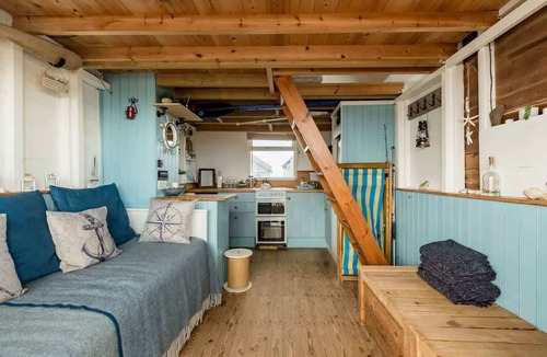 Hengistbury Head House | Beachfront Beach Hut with Stunning coastal views