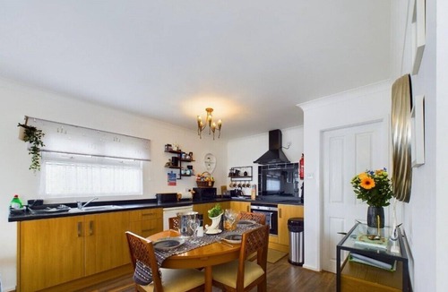 Bridlington Ski Chalet | Beachfront Chalet – Detached, Sleeps 6, Pet-Friendly, Heating Included, Wifi