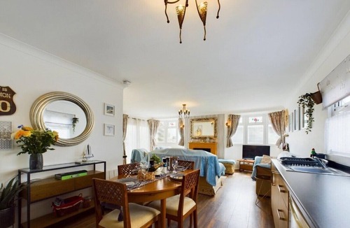 Bridlington Ski Chalet | Beachfront Chalet – Detached, Sleeps 6, Pet-Friendly, Heating Included, Wifi