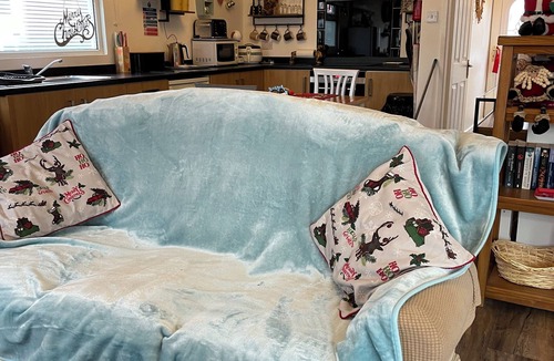 Bridlington Ski Chalet | Beachfront Chalet – Detached, Sleeps 6, Pet-Friendly, Heating Included, Wifi