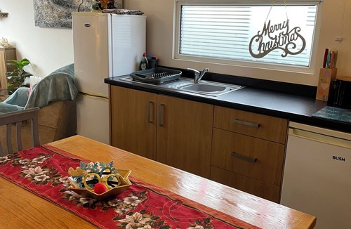 Bridlington Ski Chalet | Beachfront Chalet – Detached, Sleeps 6, Pet-Friendly, Heating Included, Wifi