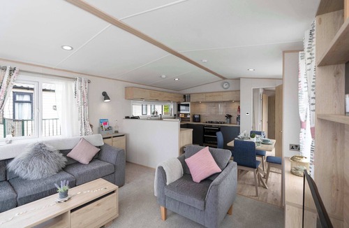 Cockburnspath House | Beachfront 2BR - Wi-Fi - Free Parking - Sleeps 6