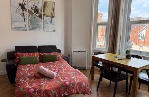 West Cliff Apartment | BeachFront Gem - 1BR - Sleeps 2-4 - 2 beds - Beach 2 min walk down cliff