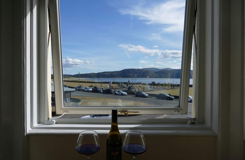 Llandudno Apartment | Beachfront, Homely Apartment in Llandudno