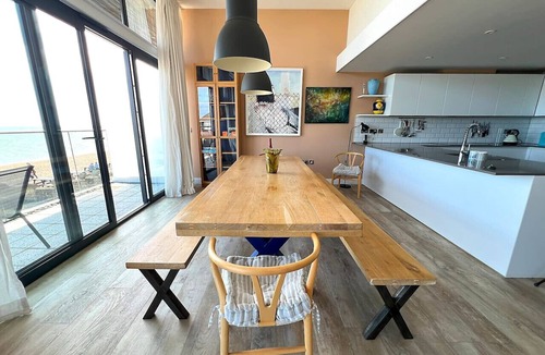 Hythe Apartment | Beachfront Penthouse 4 Bedroom in Hythe