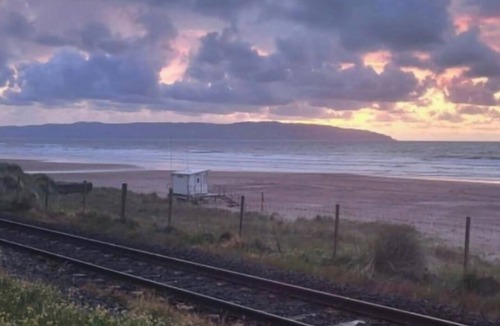 Coleraine Apartment | Beachfront Studio Suite Downhill Free Parking