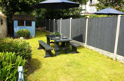 Rhos on Sea Cottage | Beachfront Swyn Y Mor Cottage