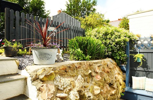Rhos on Sea Cottage | Beachfront Swyn Y Mor Cottage