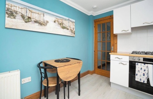 Stonehaven Apartment | Beachside Stay - 4 mins walk - Free Parking