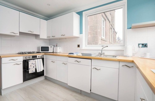 Stonehaven Apartment | Beachside Stay - 4 mins walk - Free Parking