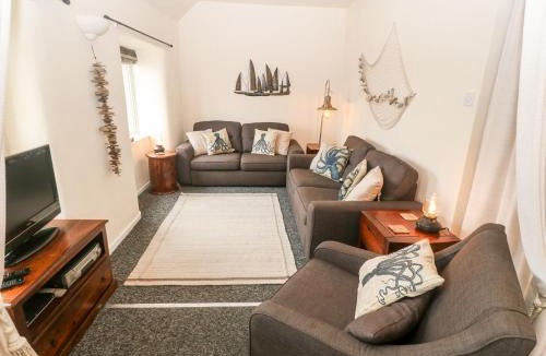 Cemaes Bay House | Beacon Cottage