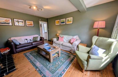 Briston House | Beaconsfield Cottage