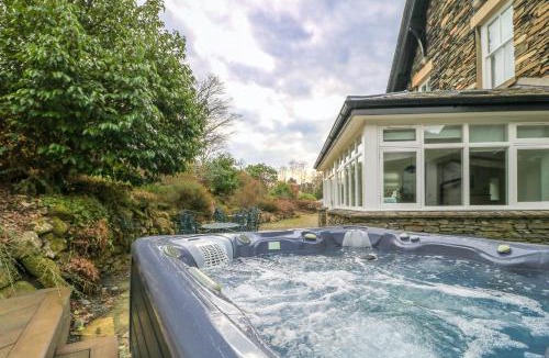 Windermere Villa | Beaumont Exquisite Lakeland House, Sleeps 10