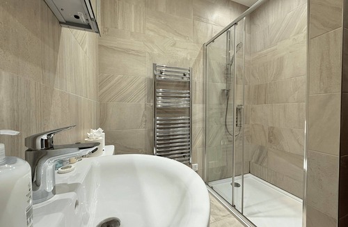 Sheffield City Centre Apartment | Beautiful 2-bed flat In Vibrant City Centre