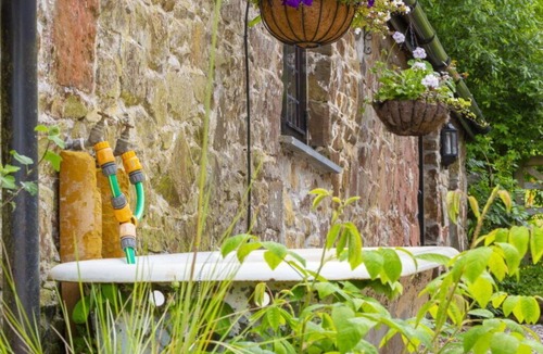 Cookbury Apartment | Beautiful apartment for 4 guests with WIFI, TV, patio and pets allowed