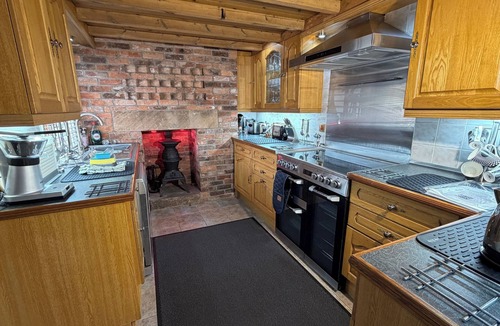 Cauldon Low Cottage | Beautiful Cosy Rustic Farmhouse Alton Towers Peaks
