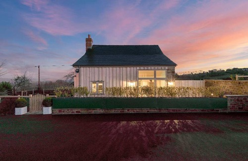 Much Marcle Cottage | Beautiful Cottage for couples, dog friendly, parking