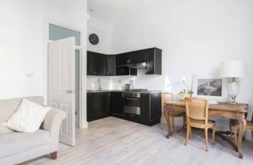 Churchill Apartment | Beautiful First Floor Apartment in Central London
