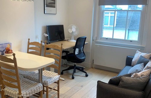 Holland Park Apartment | Beautiful flat on charming, quiet street, central Kensington/Notting Hill