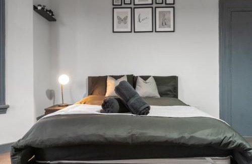 Moseley Apartment | Beautiful Moseley Studio - 1