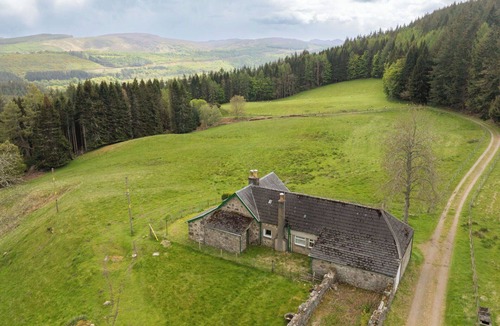 Glen Urquhart House | Beautiful private villa for 4 people with WIFI, TV and panoramic view