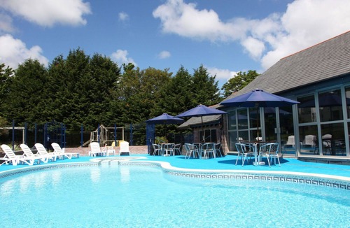 Carnon Downs House | Beautiful private villa for 4 people with pool, WIFI, TV and pets allowed
